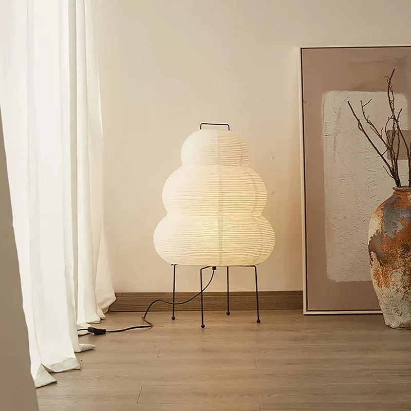 Desk Setup Japan - Lámpara de Mesa Akari Noguchi Yong